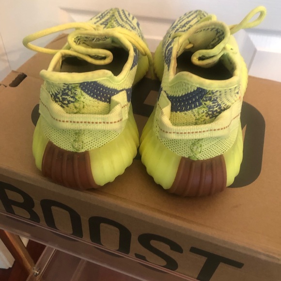 YEEZY BOOST 350 - Picture 3 of 14